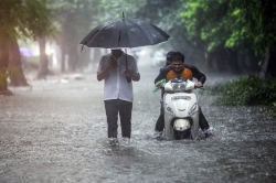 দেশের সব বিভাগে বৃষ্টির আভাস, সাগরে ৩ নম্বর সতর্কসংকেত